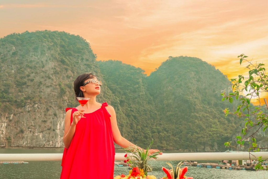 Tour hoàng hôn vịnh Lan Hạ